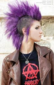 Výrazný účes pro hvězdnou show? Love That Purple Punk Girl Hair Punk Girl Punk Hair