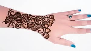 Mehendi is the traditional art of designing the hands, feet or body with a paste made from the powdered, dried leaves of the henna plant. Karva Chauth Special Mehndi Design Easy Arabic Mehndi Design Simple Mahdi Design Mehdi Ki Diz 2021