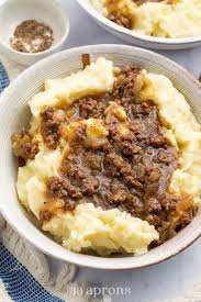 Ground Beef and Gravy Over Mashed Potatoes - 40 Aprons