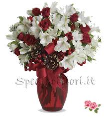 Seta bianco lavanda piccolo fiore bianco floral disposizione fillers. Bouquet Natalizio Con Rose Rosse E Fiorellini