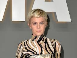 Robin miriam carlsson (born 12 june 1979), known as robyn (swedish pronunciation: Robyn Reveals Her Second Album Wasn T Released In The U S Because It Included Songs About Her Abortion Self