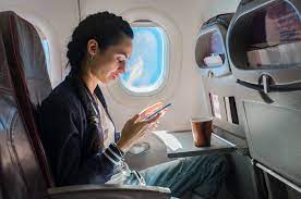 Tryb samolotowy: Dlaczego trzeba wyłączyć telefon w samolocie? - Podróże