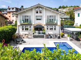 villa moderne avec piscine à dans saint