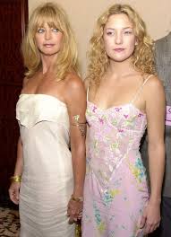 Cabelo kate hudson kate hudson hair popular hairstyles trendy hairstyles straight hairstyles long haircuts female hairstyles beach hairstyles fashion kate capshaw looks so much younger than her real age. Photos Goldie Hawn And Kate Hudson Through The Years Kate Hudson Goldie Hawn Actresses