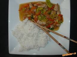 vepřová čína s rýží a omáčkou