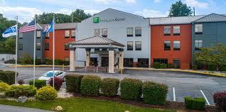 Holiday inn express dublin city centre has 198 rooms that are equipped with all the essentials to ensure an enjoyable stay. Holiday Inn Express Dublin Ab 94 Hotels In Dublin Kayak