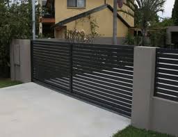 Desain pagar tembok rumah minimalis model besi hitam. 7 Desain Pagar Besi Hollow Minimalis Modern Untuk Hunian Masa Kini