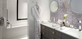 Освежете интериора в банята с красиво и удобно обзавеждане за баня и чудесни аксесоари. Banya Stena Dekoraciya 35 Idei Za Banya Dizajn S Plochki