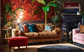 singer brings maximalist brand to scs