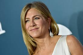 jennifer aniston wows fans with