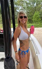 Just an average 39F maybe MILF causing some stares on boat!