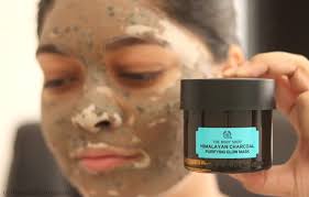 Enriched with community trade tea tree oil and eucalyptus oil known for their purifying properties, this soap leaves skin feeling clean and reduces excess oils. The Body Shop Himalayan Charcoal Purifying Glow Mask Curios And Dreams Indian Skincare And Beauty