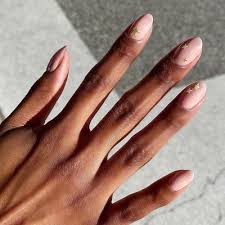 To confirm this, hailey bieber, one of our favorite trendsetters, who showed off on instagram some bottle green nails to be copied. 43 Fall Nail Art Ideas 2020 Trendy Designs To Try This Autumn Glamour
