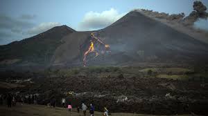 Soufray) (the sulfurer) or soufrière saint vincent is an active volcano on the island of saint vincent in the. Mw4bbabb63lawm