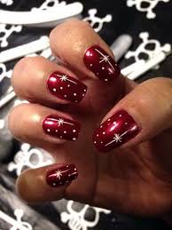 Not just great for creating that candy cane design from earlier on, nail foils are a great way to add something really beautiful to your manicure. 70 Festive Christmas Nail Art Ideas For Creative Juice