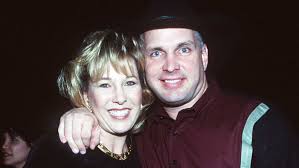 Sandy brooks and garth brooks were married for 15 years. The Real Reason Garth Brooks Divorced His First Wife