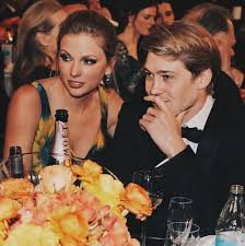 Taylor swift and joe alywn walked the golden globes red carpet separately but sat together inside and had some great reaction shots. Love T Taylor Swift Joe Alwyn Golden Globe Awards Taylor Swift Facts Taylor Swift Wallpaper Taylor Swift Fan