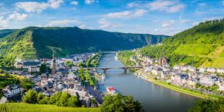 It covers 19,846 km2 (7,663 sq mi) and has about 4.05 million residents. Forderung Der Hotellerie In Rheinland Pfalz
