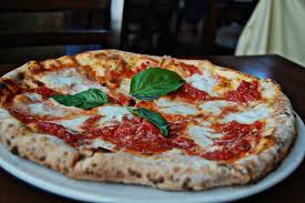 Vill du inte göra degen själv, åk förbi din pizzeria och be att få köpa ett par degar. Neapolitansk Pizza Pa Unescos Varldsarvslista Mat Dryck I Italien