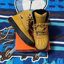 nike acg boots worn once size 4 boys