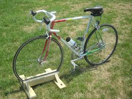 Stationary bike stand for kids: Diy Ideas 9 Bike Stands You Can Make Yourself Apartment Therapy