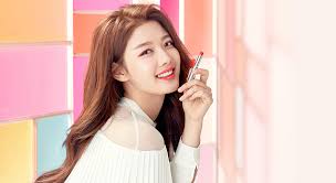 korean makeup trends 2019 eyes cheeks