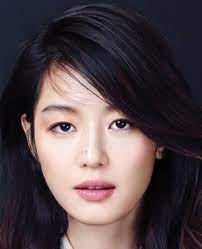 She aspired to be a flight attendant since her childhood and becoming an actress was not what she planned. Jun Ji Hyun ì „ì§€í˜„ Mydramalist