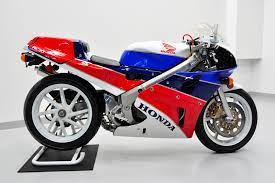 the legendary honda rc30 v1 moto