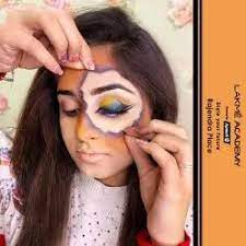 offline makeup course in delhi lakme