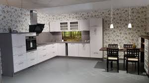 Jede küche ist ein mosaik aus tausenden individuellen bestandteilen. Wande Gestrichen Boden Gewischt Lampen Ratiomat Einbaukuchen Facebook