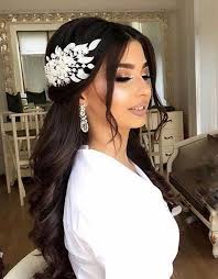 Opt the shiny locks for your wedding look and you will achieve a gentle and pure look. Pin By Sirik Vardanian On Mazeri Prichyoska Quince Hairstyles Bridal Hair Inspiration Wedding Hair Inspiration