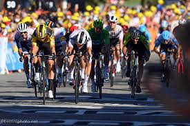 Julian alaphilippe was left screaming in agony after breaking his hand in a freak accident involving a motorbike during the tour of flanders. 2020 Tour De France Stage 5 Results Julian Alaphilippe Penalized Road Bike Action