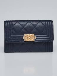 This is an authentic chanel caviar quilted boy flap card holder in black. Chanel Navy Blue Quilted Caviar Leather Boy Flap Card Holder Yoogi S Closet