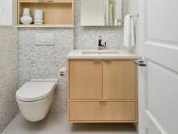 Когато става дума за идеи за организиране на много малка баня, не можете да пренебрегнете ценното пространство над тоалетното казанче. Golemi Idei Za Malkata Banya
