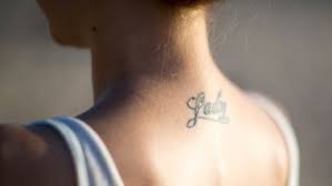 Kleine tattoos stecken voller bedeutung. Kleine Tattoos 9 Schone Ideen Und Ihre Bedeutung Women S Health