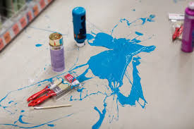 remove oil paints from vinyl floor