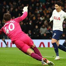 Son Heung-min steals in to secure Tottenham victory over Brentford |  Premier League
