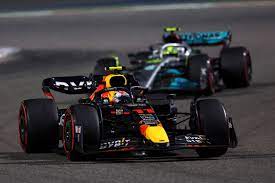 Hamilton trekt conclusie: "Mercedes heeft het beter gedaan dan Red Bull" |  RacingNews365