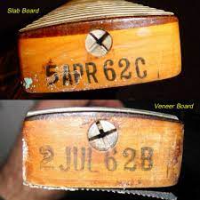 GuรักFender - วันนี้มาดูเรื่องของการประกบ Fingerboard กับคอกีต้าร์กันครับ  รูปบนเป็นแบบ Slab board และรูปล่างเป็นแบบ Veneer หรือ Round Laminate ครับ  โดยในยุคแรกๆ ประมาณปลายปี 1958 ที่ทาง Fender ได้ทำ Rosewood Fretboard  หรือคอดำ ขึ้นมานั้น ได้ใช้การประกบ ...