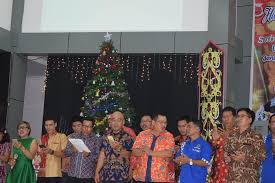 Tema natal selalu menjadi sebuah pesan yang menarik bagi umat kristen atau pun juga umat katolik. Hadiri Perayaan Natal Bersama Perdawika Askiman Ajak Warga Kayan Perkuat Budaya Saling Tolong Majalah Mata Borneo News