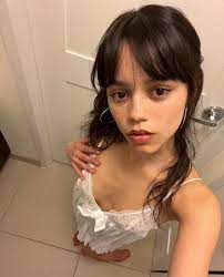 Pop Crave on X: Jenna Ortega looks incredible in new photo.  t.co3LCQNTRQeI  X