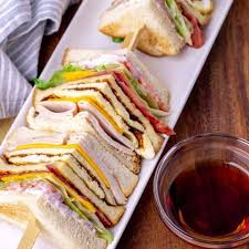 diner deluxe clubhouse sandwich