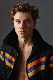 Han var nummer to i 2018 wimbledon championships boys 'singler, der opnåede en juniorrangering på nr. Portfolio Img Models