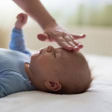 Bei säuglingen von null bis drei monaten ist bei einer temperatur von über 38 grad sofort ein arzt zu konsultieren. Fieber Bei Kindern Wie Konnen Eltern Helfen Eltern De