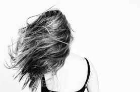 無料写真] 髪の毛が舞う女性の後ろ姿 - パブリックドメインQ：著作権フリー画像素材集