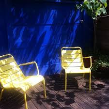 Peindre une porte d une couleur vive peut permettre d agrandir une piece zolpan peinture jaune bleu meuble terrasse decoration interieure mobilier de salon. Kit Peinture Bleue Des Jardins De Majorelle Color Rare