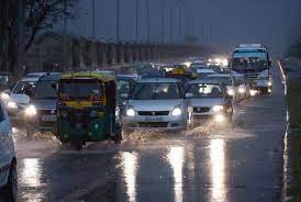 18% chance of rain through 1 am. Delhi Wakes Up To Heavy Rains Thunderstorms Dip In Temperature Likely India News India Tv