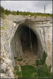 Проходна е пещера в село карлуково, област ловеч. Peshera Prohodna Bndzhi Skok Mapio Net