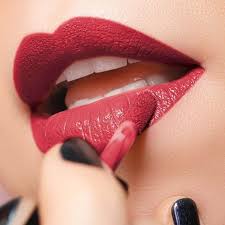 how to apply lipstick on dark lips