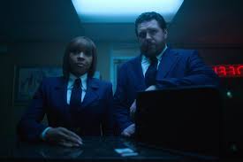 The umbrella academy hits netflix on friday, but in the meantime, netflix is getting fans geared up with a new teaser trailer.this one premiered on sunday at the 61st annual grammy awards. Why Mary J Blige Plays An Assassin In The Umbrella Academy Ew Com